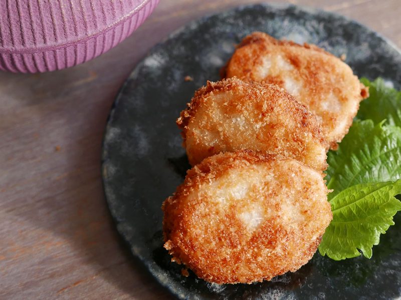 Fried lotus food with tuna (Renkon no hasami age)