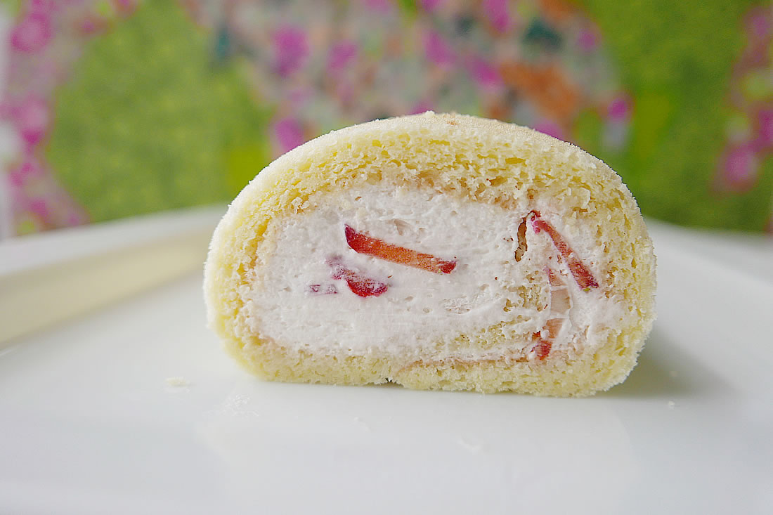 Strawberry cake roll