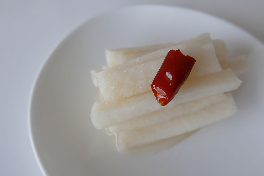 Sweet pickled radish – Amazu daikon