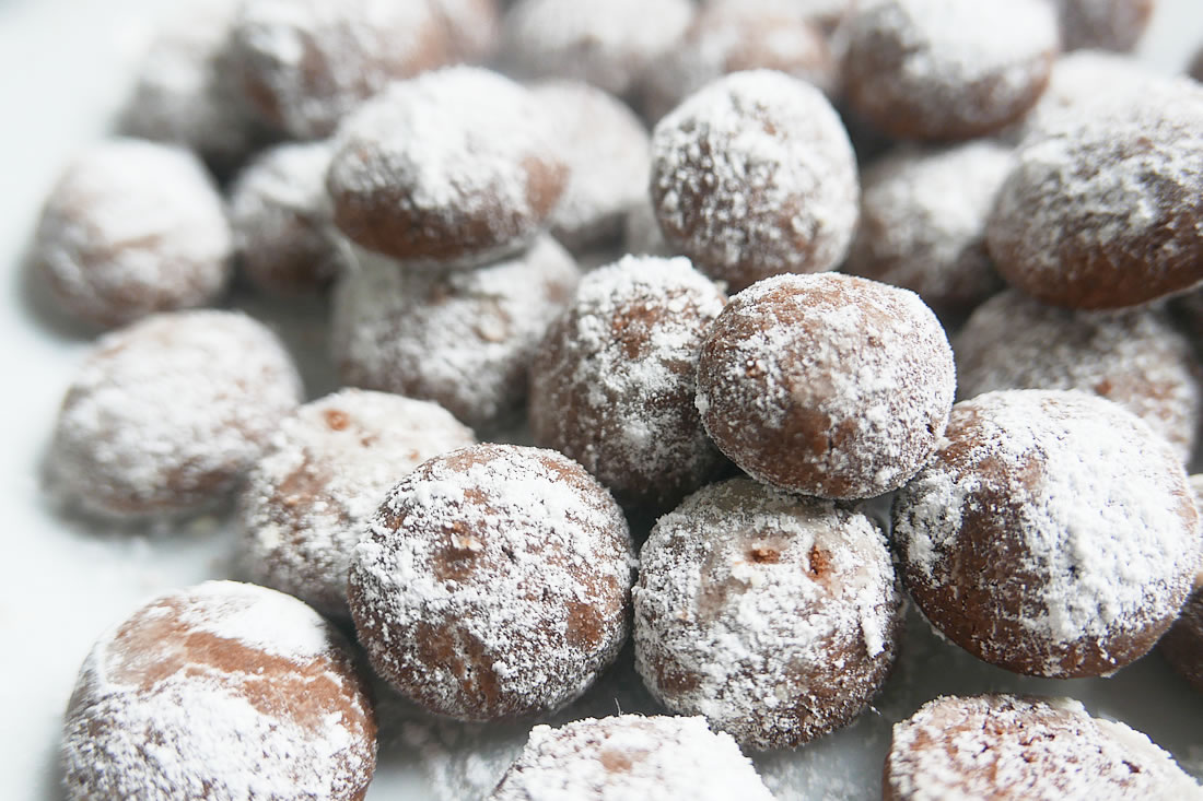 Chocolate snow ball cookies