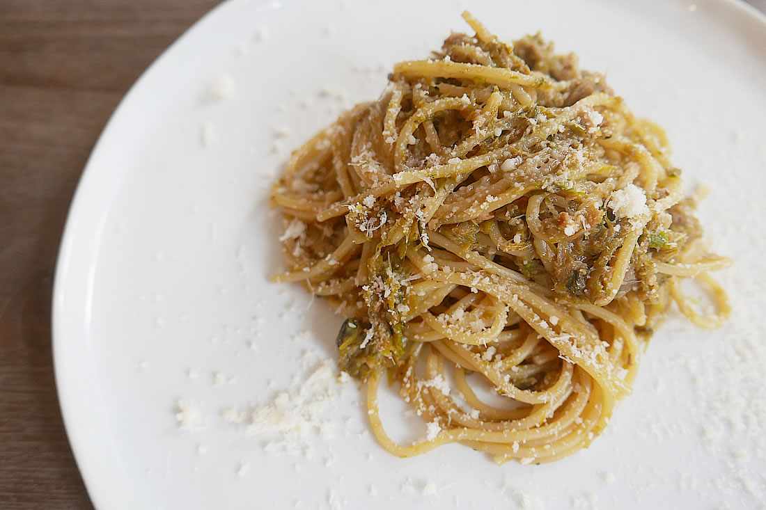 Leek pasta paste