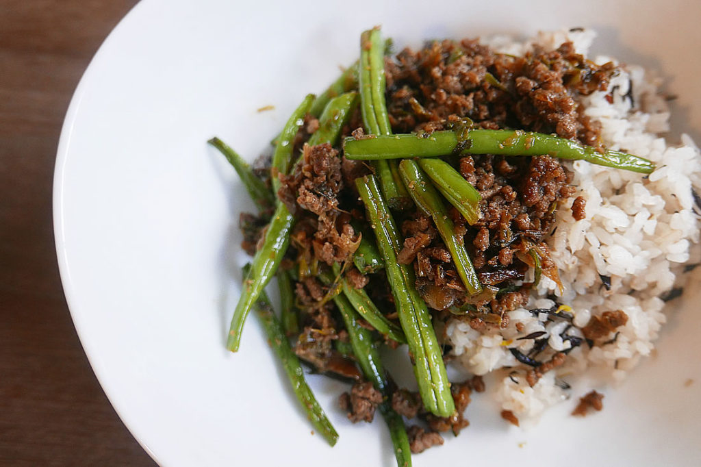 Stirfried green beans with ground pork (or ground beef)