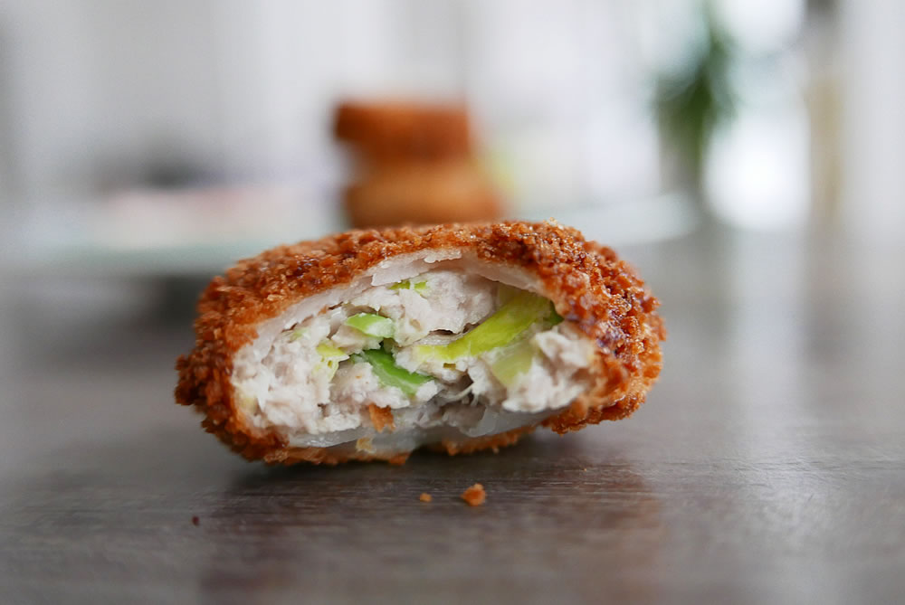 Topinambour sandwich with pork