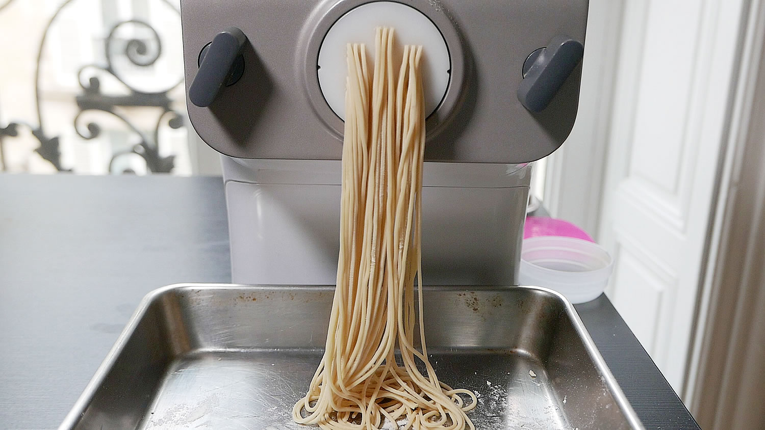 https://www.atelierlalune.com/wp-content/uploads/2020/03/noodle-maker-ramen2.jpg
