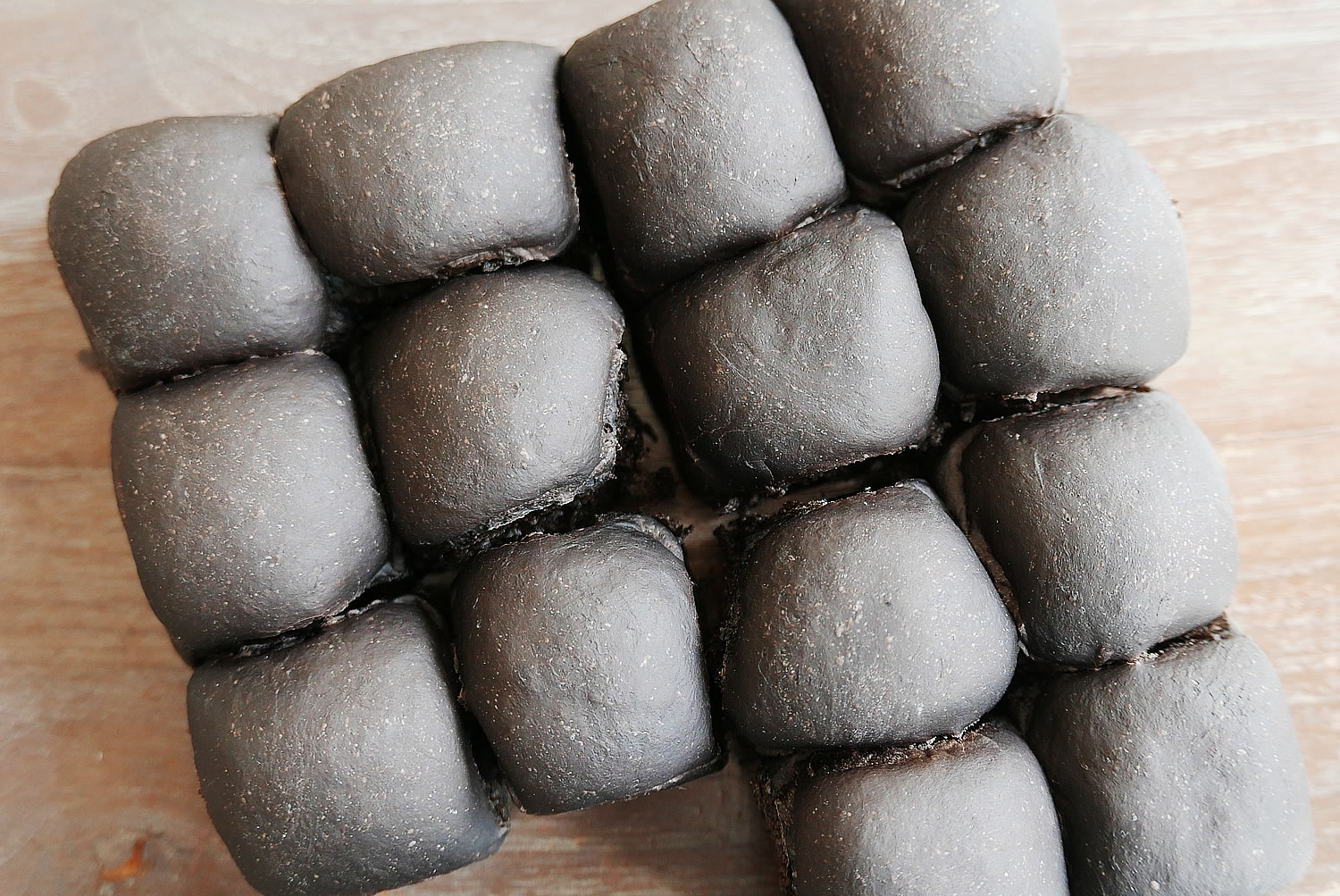 Fluffy black bread - Pull apart bread - Chigiri pan - Yudane